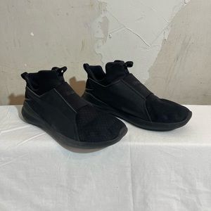 Puma Woman’s Sneaker W-7.5